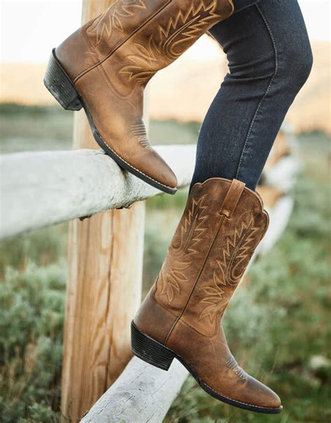 ariat heritage r toe western boot|ariat cowgirl boots round toe.